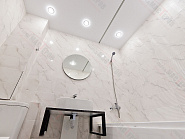 Заказ от 2023.10.07 Матовый потолок с карнизом для шторы в ванной