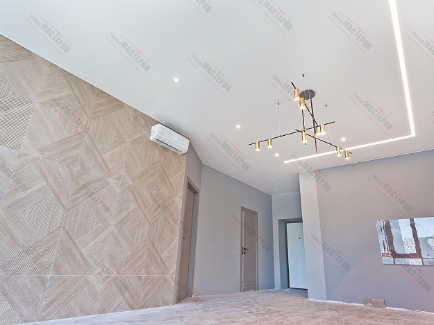 Матовый потолок со световой линией в кухне-гостиной 28,6 м2